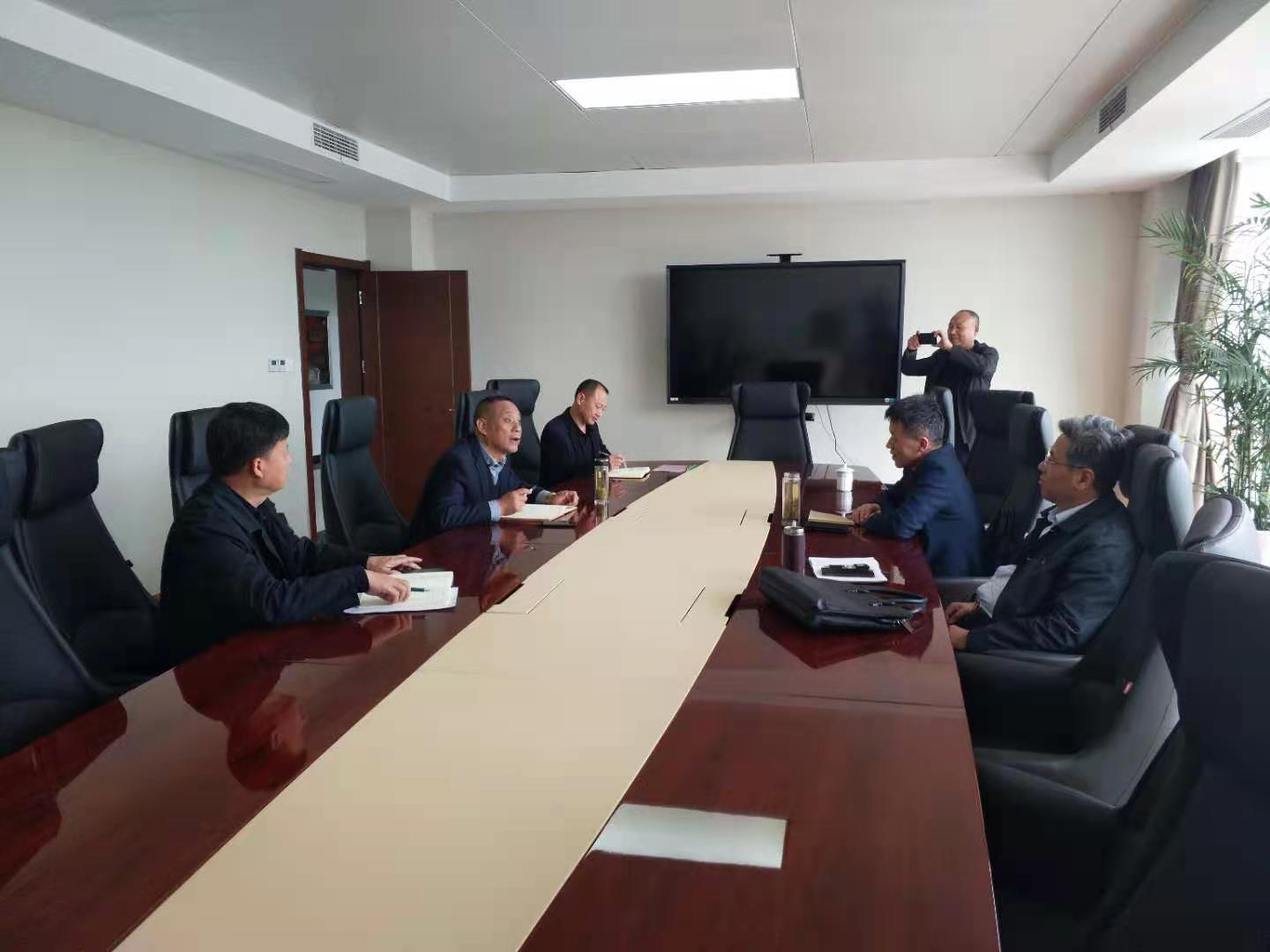 海門市公安局副局長(zhǎng)江新忠 蒞臨如皋保安公司交流指導(dǎo)工作